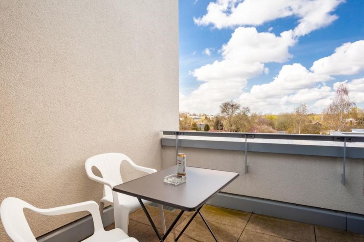 Beautiful Room With Balcony Direction To Messe Hannover Buitenkant foto