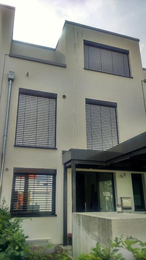 Beautiful Room With Balcony Direction To Messe Hannover Buitenkant foto