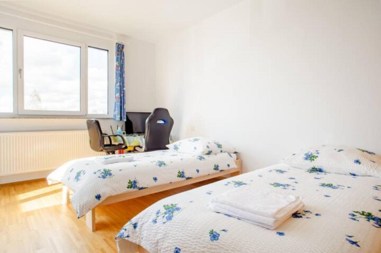 Beautiful Room With Balcony Direction To Messe Hannover Buitenkant foto